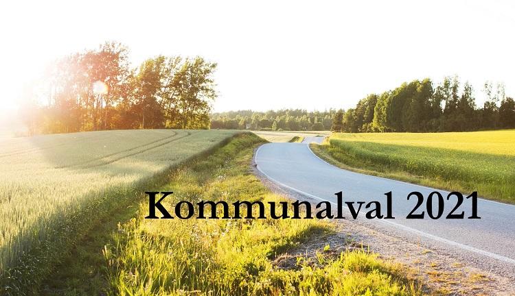 En väg genom ett kulturlandskap med texten Kommunalval 2021.